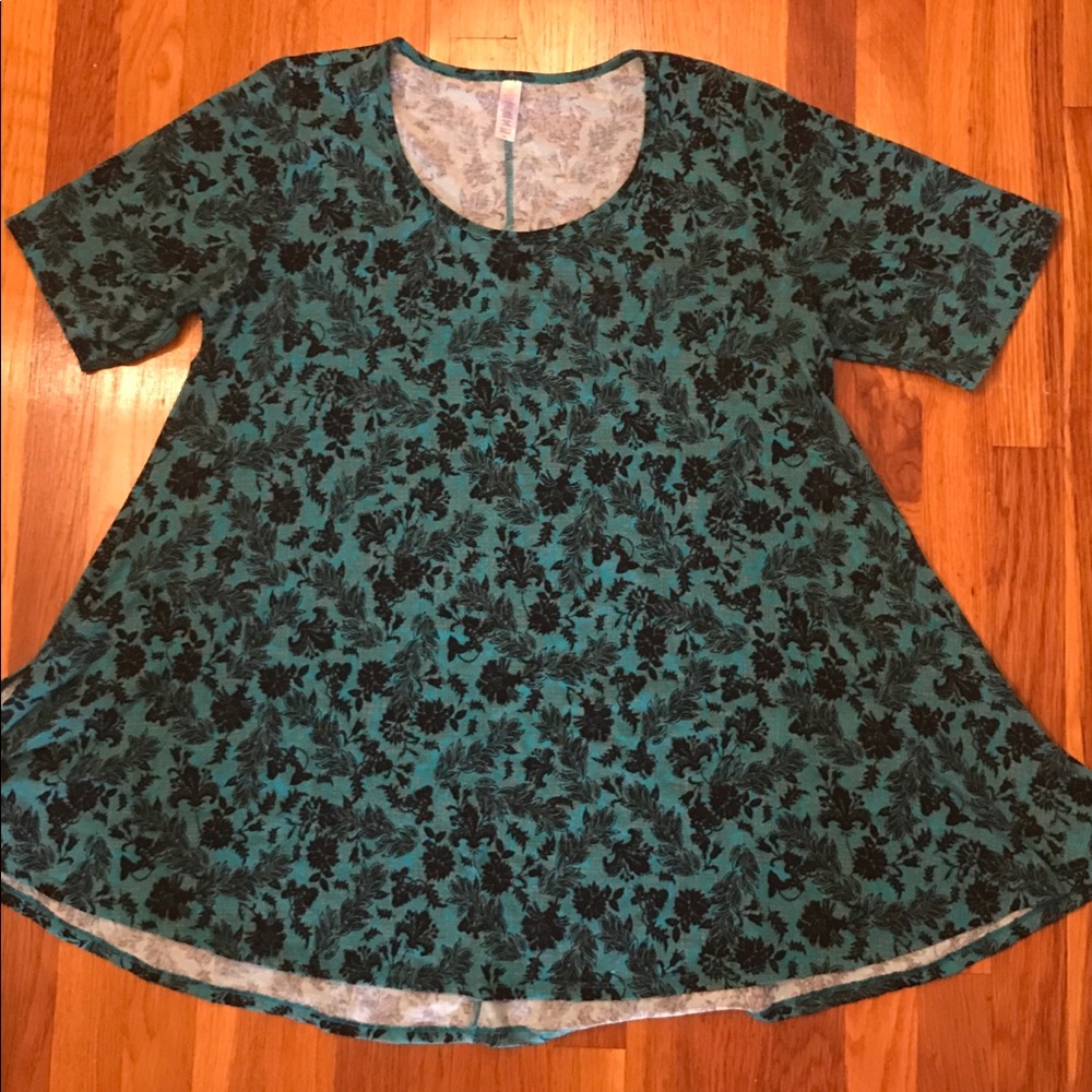 XL LuLaRoe Perfect T